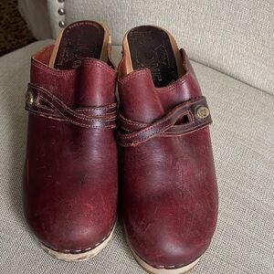Women's Burgundy Leather Clogs